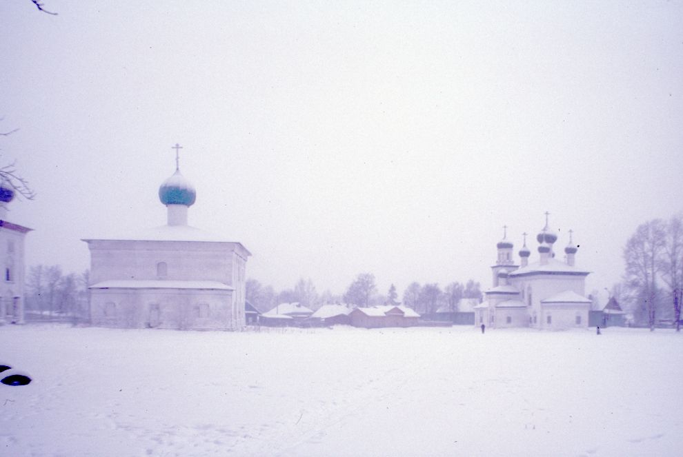 Kargopol
Russia. Arkhangelsk Region. Kargopol District
Churches of Saint NicholasStaraia Torgovaia square
1999-01-04
© Photographs by William Brumfield