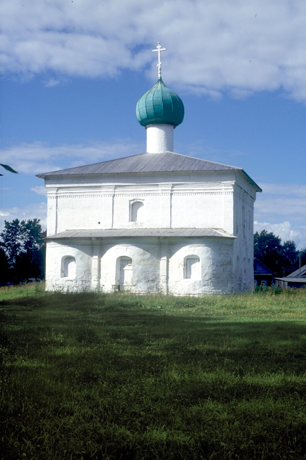 Каргополь, г.
Россия. Архангельская обл.. Каргопольский р-н
Церковь Николая ЧудотворцаСтарая Торговая пл.
1998-07-28
© Фотографии Уильяма Брумфилда