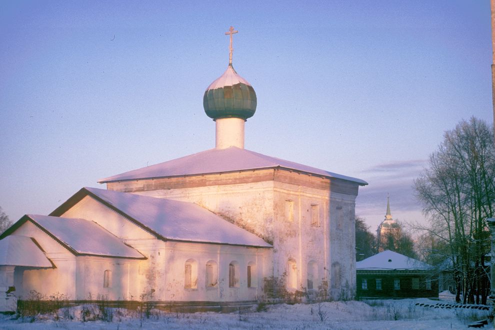 Kargopol
Russia. Arkhangelsk Region. Kargopol District
Churches of Saint NicholasStaraia Torgovaia square
1999-11-25
© Photographs by William Brumfield