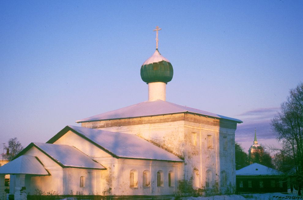 Kargopol
Russia. Arkhangelsk Region. Kargopol District
Churches of Saint NicholasStaraia Torgovaia square
1999-11-25
© Photographs by William Brumfield