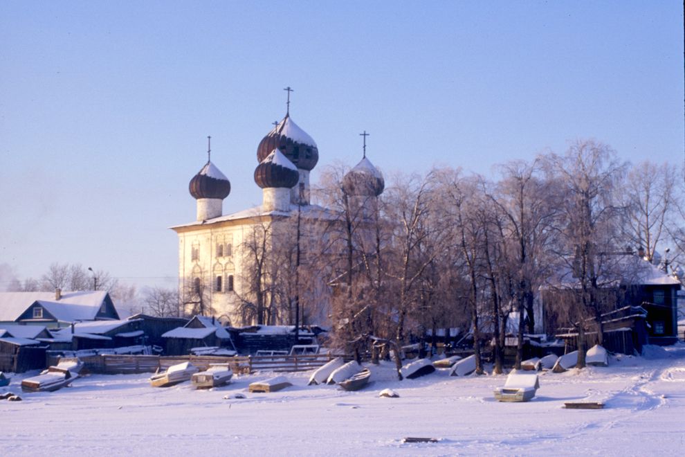 Kargopol
Russia. Arkhangelsk Region. Kargopol District
Churches of the AnnunciationStaraia Torgovaia square
1999-11-25
© Photographs by William Brumfield