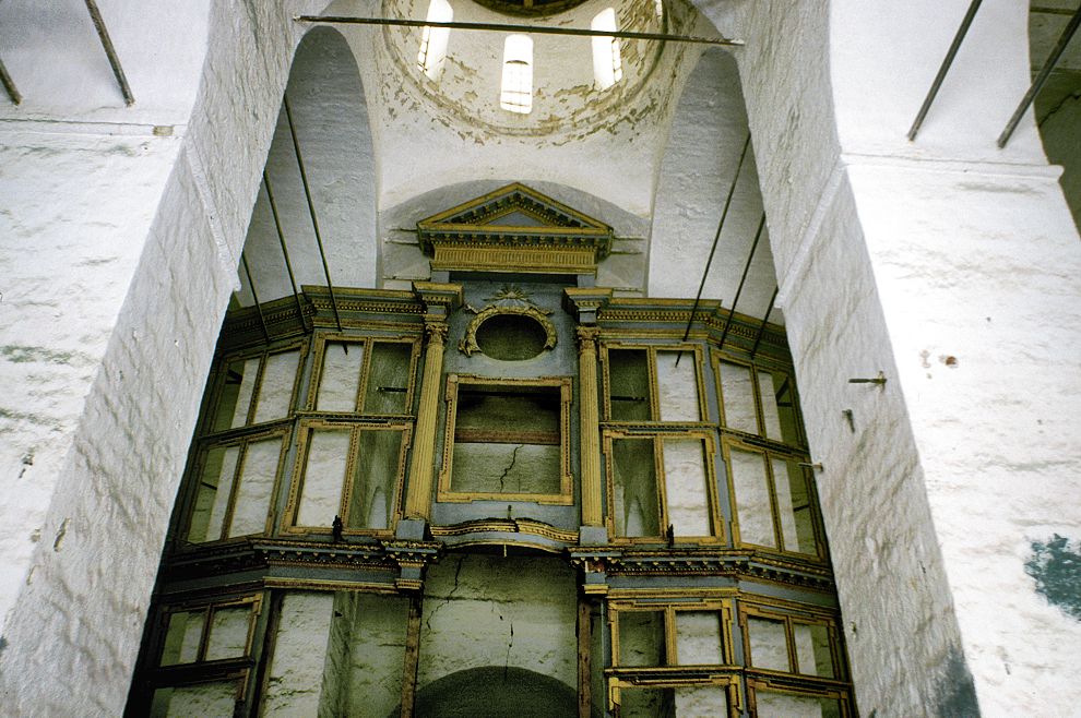 Kargopol
Russia. Arkhangelsk Region. Kargopol District
Churches of the AnnunciationStaraia Torgovaia square
Interior. Iconostasis
1999-01-04
© Photographs by William Brumfield