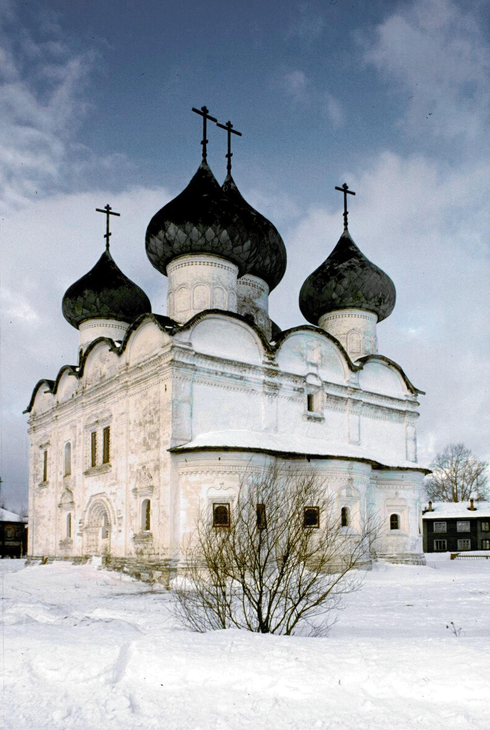 Kargopol
Russia. Arkhangelsk Region. Kargopol District
Church of the Resurrection
1998-03-01
© Photographs by William Brumfield