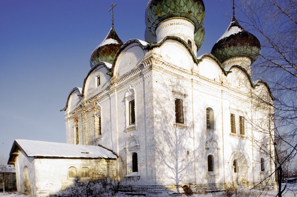 Kargopol
Russia. Arkhangelsk Region. Kargopol District
Church of the Resurrection
1999-11-25
© Photographs by William Brumfield