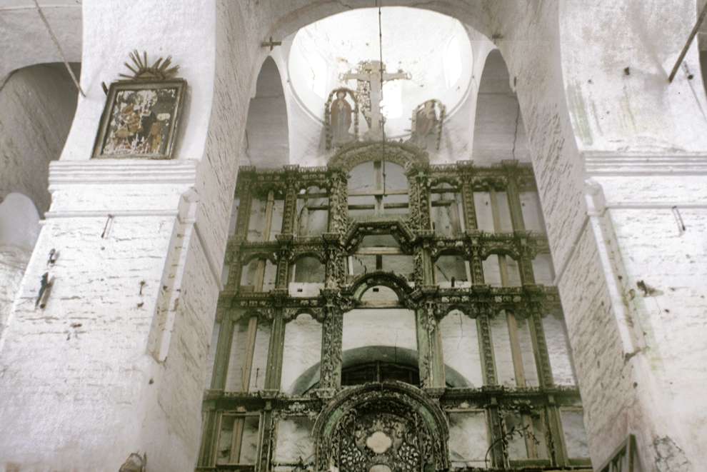 Kargopol
Russia. Arkhangelsk Region. Kargopol District
Church of the Resurrection
Interior. Iconostasis
1999-11-28
© Photographs by William Brumfield