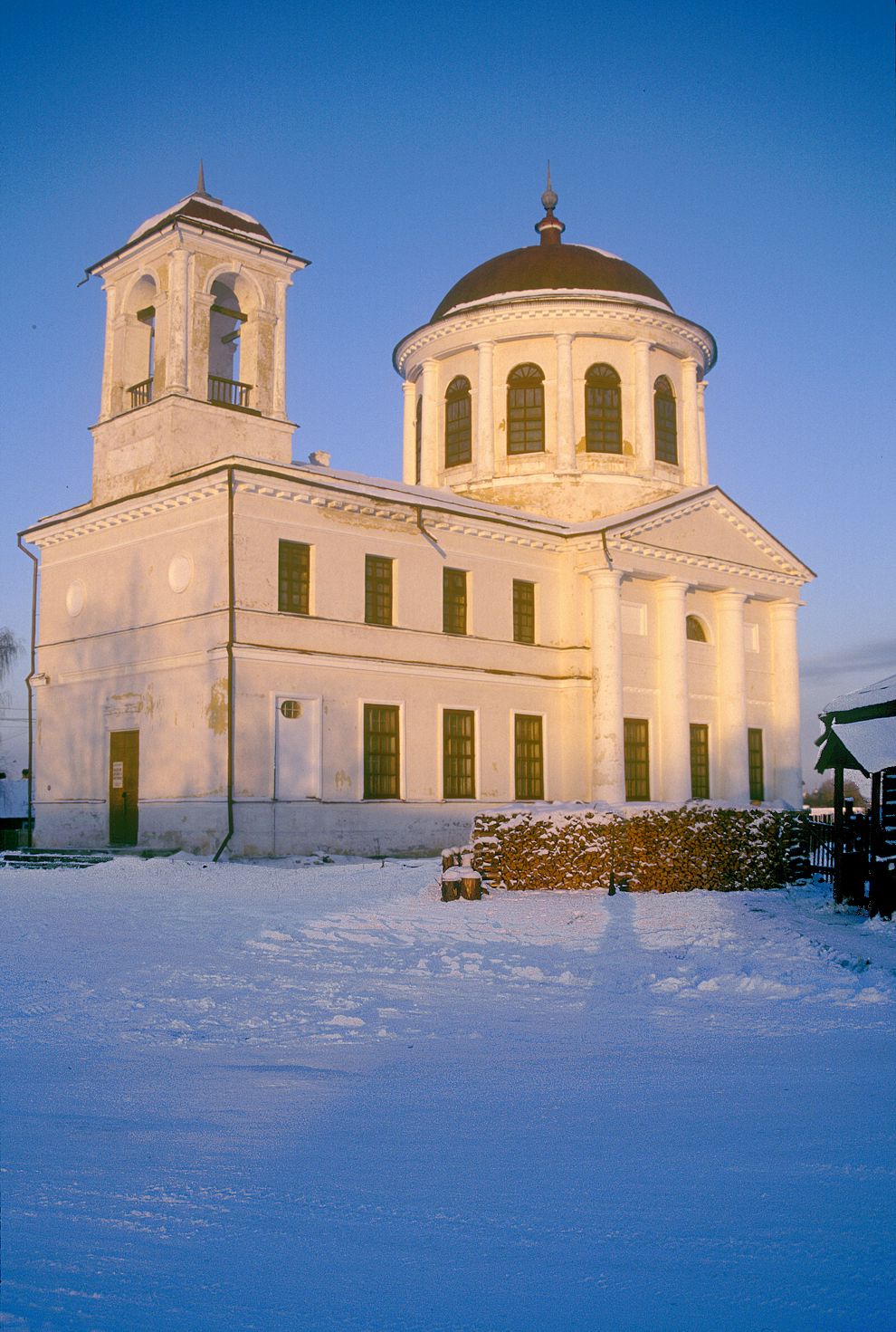 Kargopol
Russia. Arkhangelsk Region. Kargopol District
Church of Saints Zosima and SavvatyKrasnaia Gorka street 8
1999-11-25
© Photographs by William Brumfield