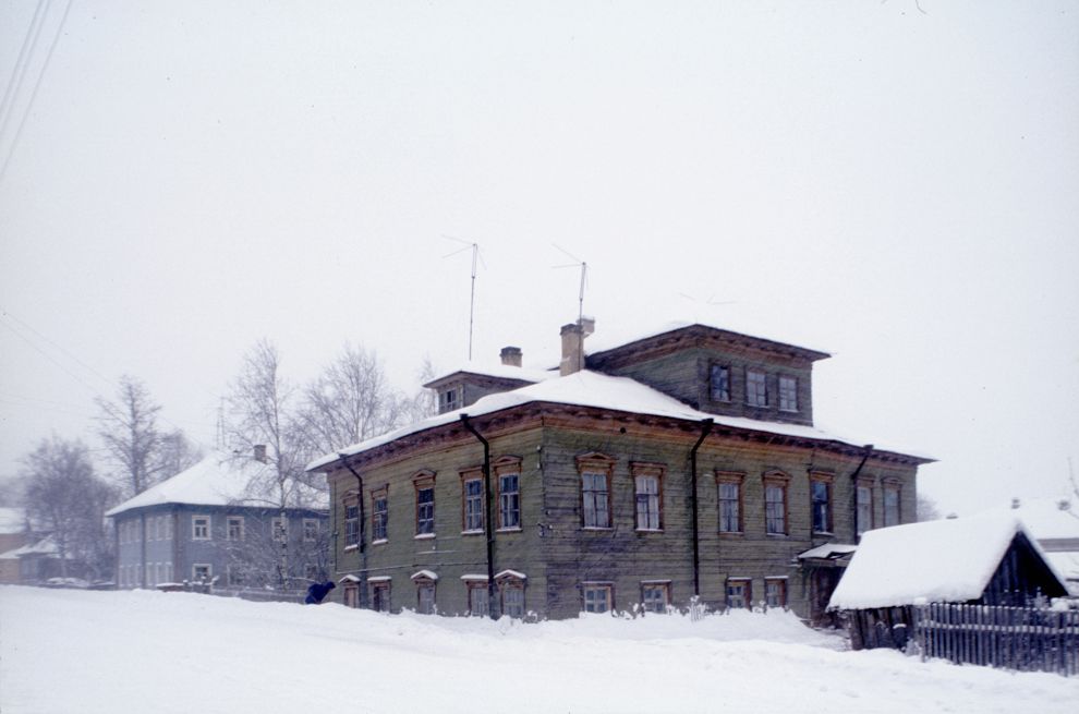 Каргополь, г.
Россия. Архангельская обл.. Каргопольский р-н
Дом Серкова, третья четверть 19 в.
1999-01-04
© Фотографии Уильяма Брумфилда