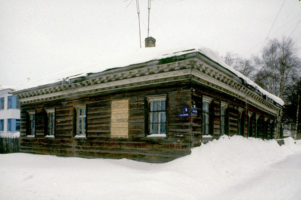 Каргополь, г.
Россия. Архангельская обл.. Каргопольский р-н
Жилой дом, середина 19 в.
1998-02-27
© Фотографии Уильяма Брумфилда