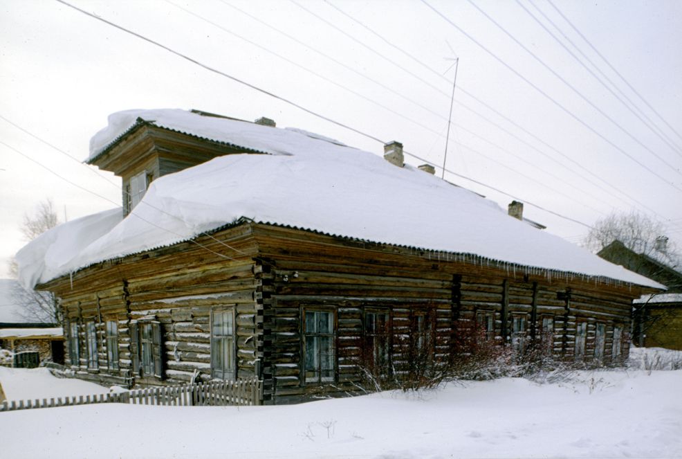 Каргополь, г.
Россия. Архангельская обл.. Каргопольский р-н
Бревенчатый дом
1998-02-27
© Фотографии Уильяма Брумфилда