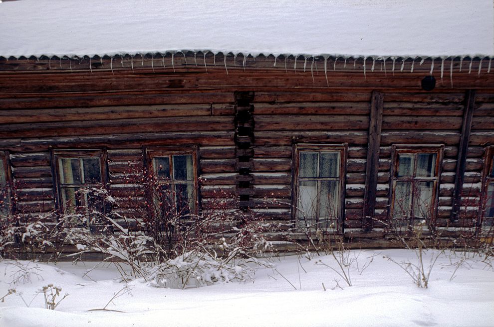 Kargopol
Russia. Arkhangelsk Region. Kargopol District
Log house
Wooden house
1998-02-27
© Photographs by William Brumfield