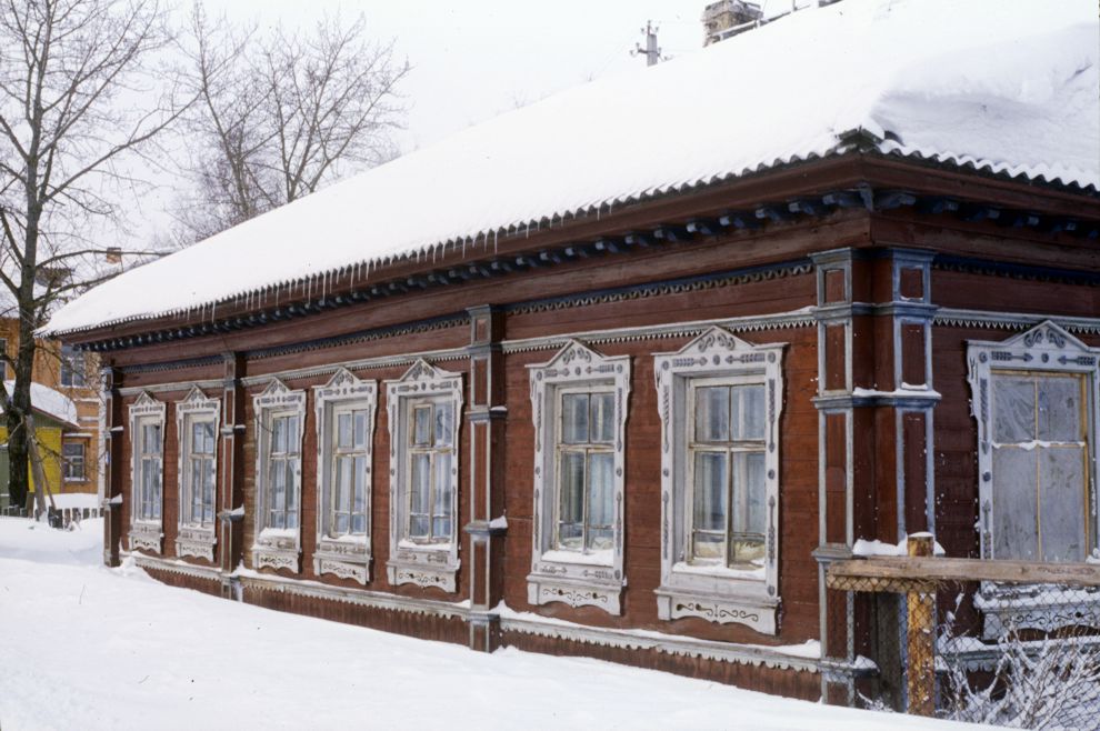 Каргополь, г.
Россия. Архангельская обл.. Каргопольский р-н
Жилой дом, вторая половина 19 века
1998-02-27
© Фотографии Уильяма Брумфилда