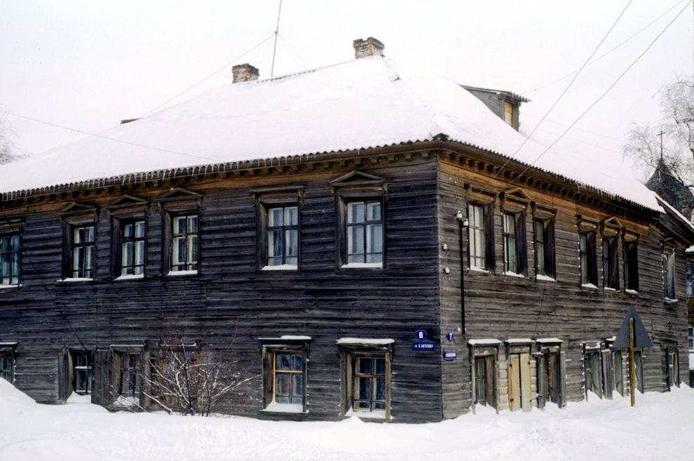 Каргополь, г.
Россия. Архангельская обл.. Каргопольский р-н
Бревенчатый дом
1998-02-27
© Фотографии Уильяма Брумфилда