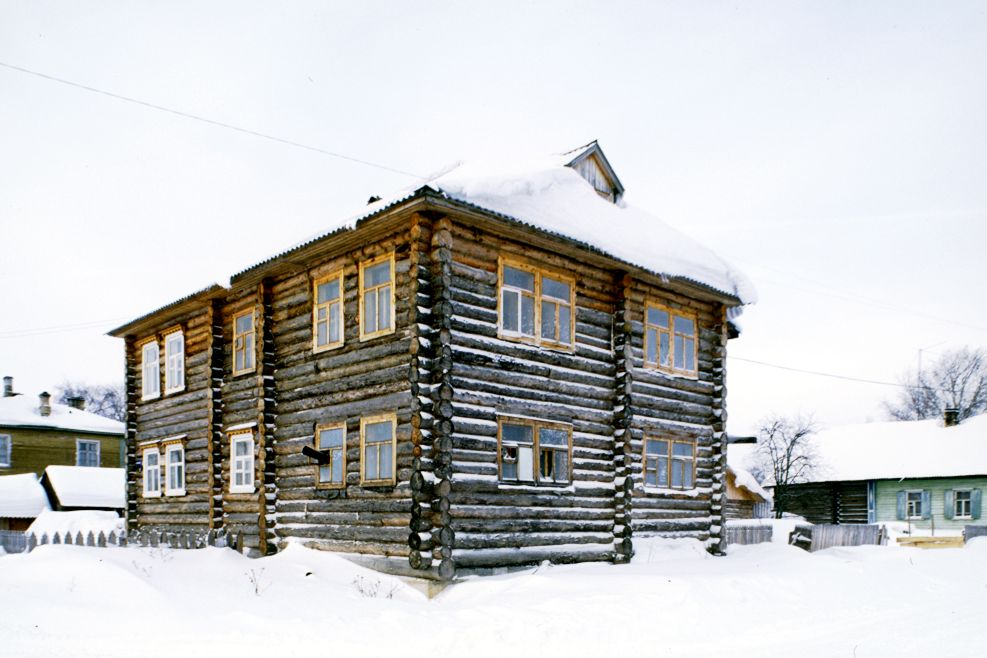 Каргополь, г.
Россия. Архангельская обл.. Каргопольский р-н
Дом Елены Диковой
1998-03-01
© Фотографии Уильяма Брумфилда