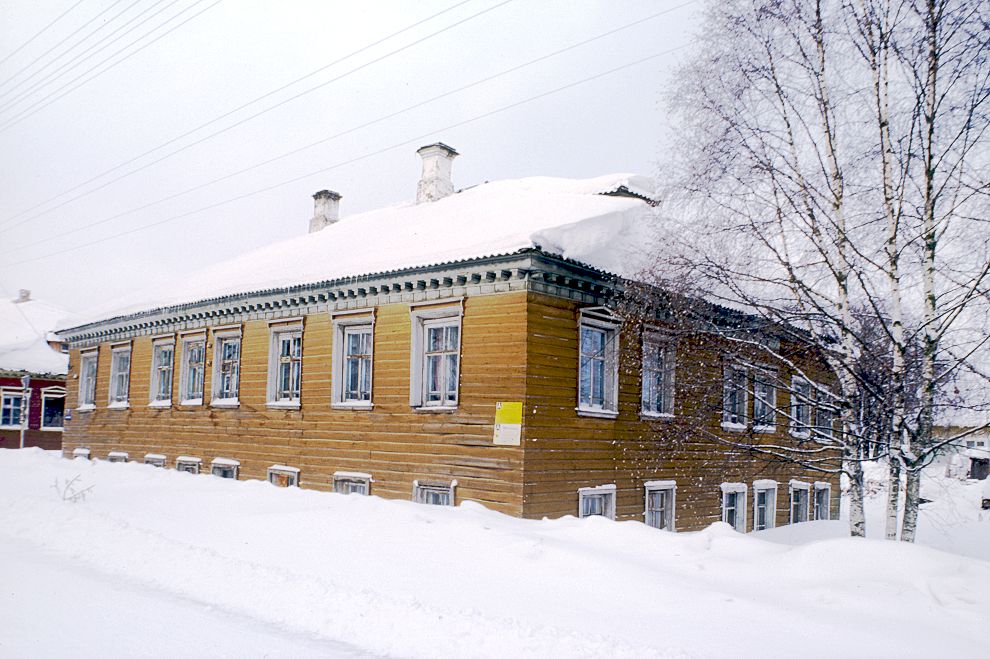 Kargopol
Russia. Arkhangelsk Region. Kargopol District
Khromulin house, late 19 c.
1998-03-01
© Photographs by William Brumfield