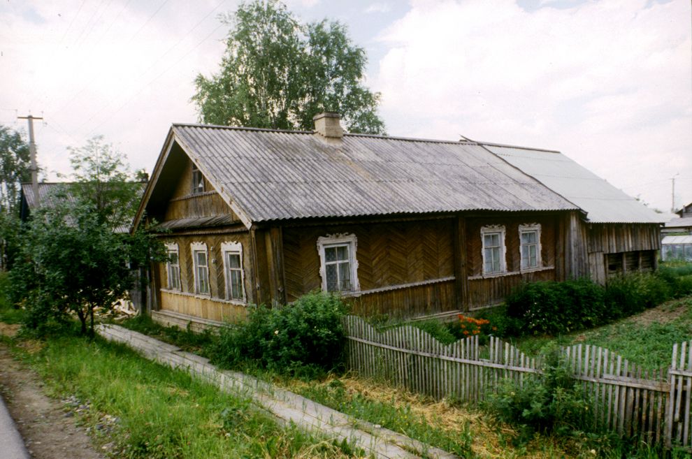 Kargopol
Russia. Arkhangelsk Region. Kargopol District
Wooden house
1999-07-01
© Photographs by William Brumfield