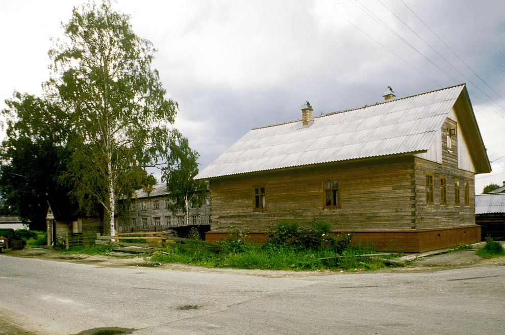 Каргополь, г.
Россия. Архангельская обл.. Каргопольский р-н
Дом Владимира Шевелева
1999-07-01
© Фотографии Уильяма Брумфилда