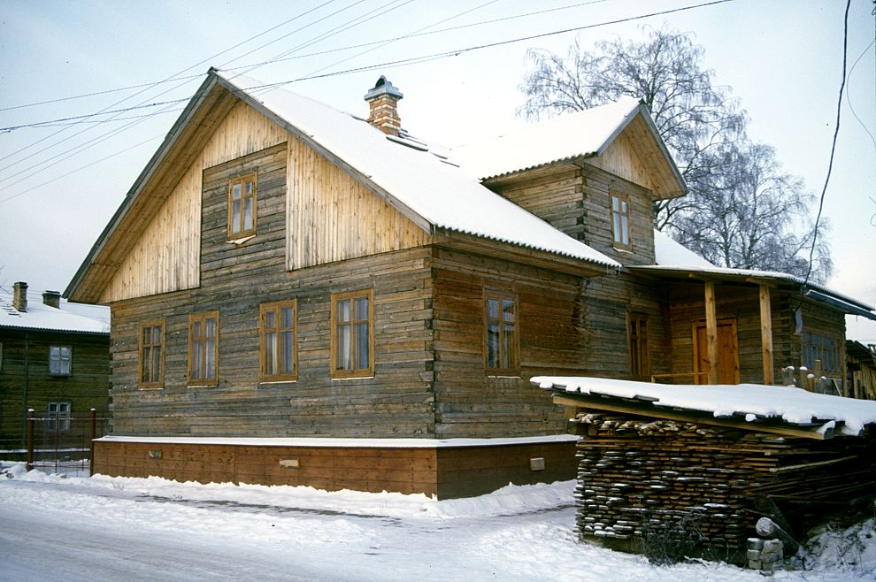 Каргополь, г.
Россия. Архангельская обл.. Каргопольский р-н
Дом Владимира Шевелева
1999-11-26
© Фотографии Уильяма Брумфилда