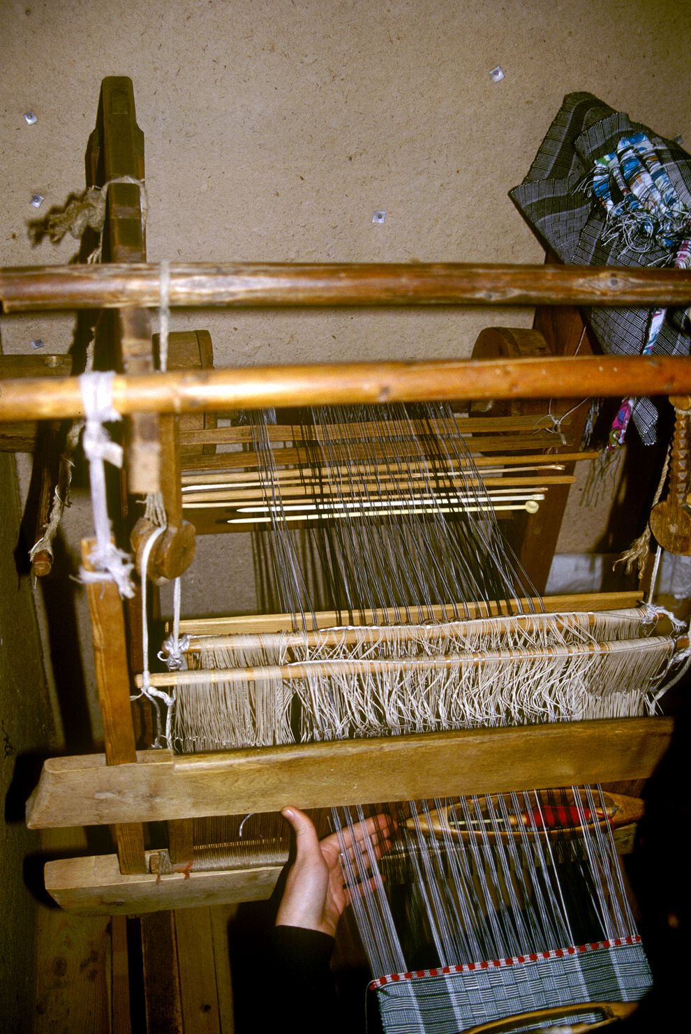 Kargopol
Russia. Arkhangelsk Region. Kargopol District
Vladimir Shevelov house
Room of artist Elizaveta Vladimirovna Sheveleva
1999-11-26
© Photographs by William Brumfield