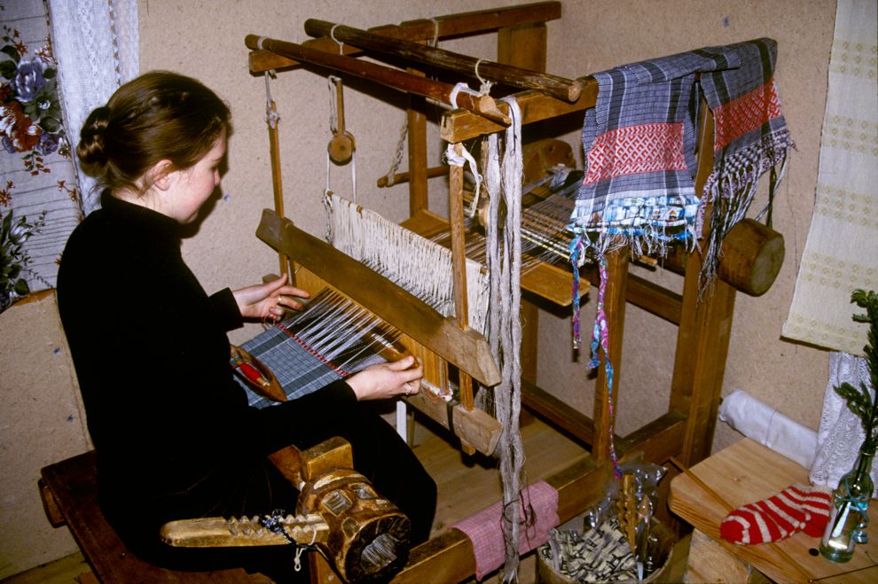 Kargopol
Russia. Arkhangelsk Region. Kargopol District
Vladimir Shevelov house
Room of artist Elizaveta Vladimirovna Sheveleva
1999-11-26
© Photographs by William Brumfield