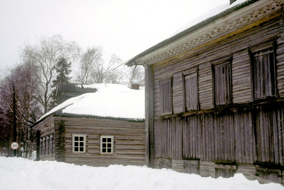 Река (Погост Наволочный), д. (Ошевенское МО)
Россия. Архангельская обл.. Каргопольский р-н
Бревенчатые дома
1998-02-28
© Фотографии Уильяма Брумфилда