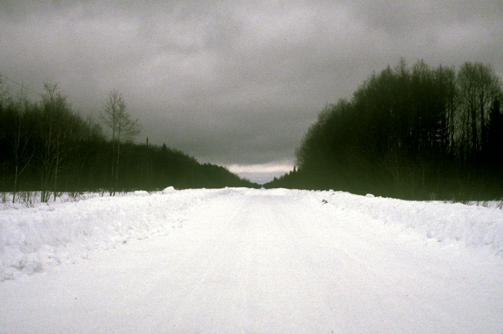 Reka (Pogost Navolochnii)
Russia. Arkhangelsk Region. Kargopol District
Road from Reka to Oshevensk
1998-02-28
© Photographs by William Brumfield