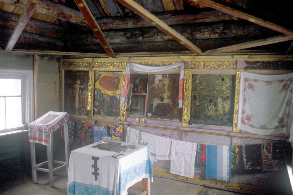 Niz (one of 3 hamlets comprising village of Oshevensk)
Russia. Arkhangelsk Region. Kargopol District
Chapel of Saint George
Interior. Iconostasis
1998-02-28
© Photographs by William Brumfield