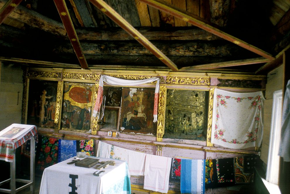 Niz (one of 3 hamlets comprising village of Oshevensk)
Russia. Arkhangelsk Region. Kargopol District
Chapel of Saint George
Interior. Iconostasis
1998-02-28
© Photographs by William Brumfield