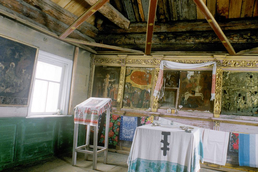 Niz (one of 3 hamlets comprising village of Oshevensk)
Russia. Arkhangelsk Region. Kargopol District
Chapel of Saint George
Interior. Iconostasis
1998-02-28
© Photographs by William Brumfield