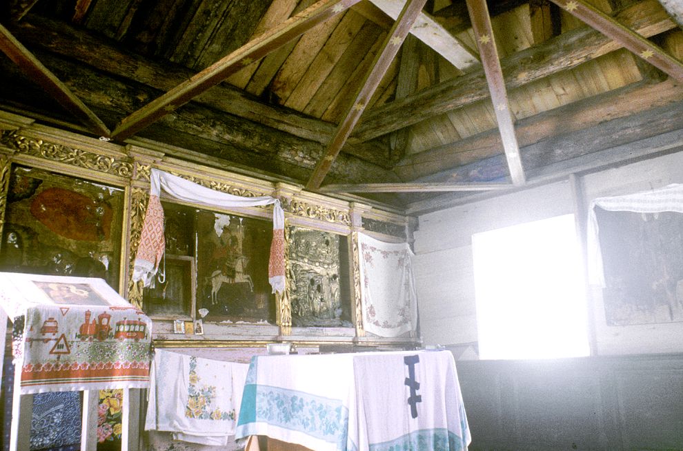 Niz (one of 3 hamlets comprising village of Oshevensk)
Russia. Arkhangelsk Region. Kargopol District
Chapel of Saint George
Interior. Iconostasis
1998-02-28
© Photographs by William Brumfield