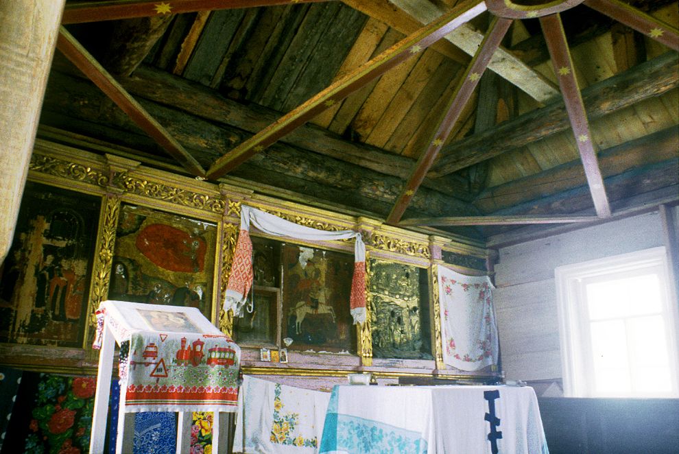 Niz (one of 3 hamlets comprising village of Oshevensk)
Russia. Arkhangelsk Region. Kargopol District
Chapel of Saint George
Interior. Iconostasis
1998-02-28
© Photographs by William Brumfield