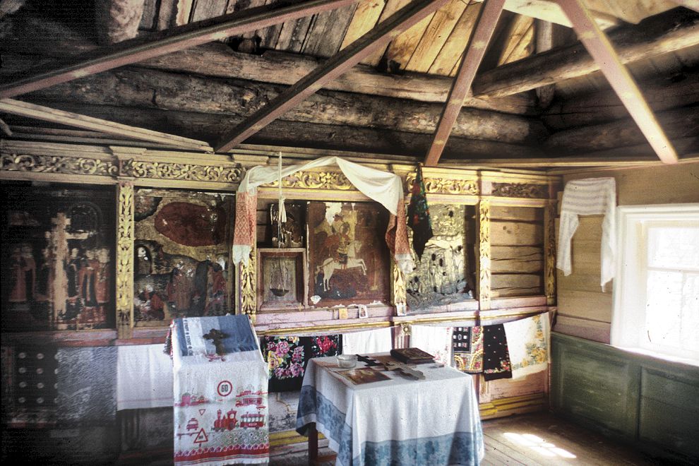 Niz (one of 3 hamlets comprising village of Oshevensk)
Russia. Arkhangelsk Region. Kargopol District
Chapel of Saint George
Interior. Iconostasis
1998-06-18
© Photographs by William Brumfield