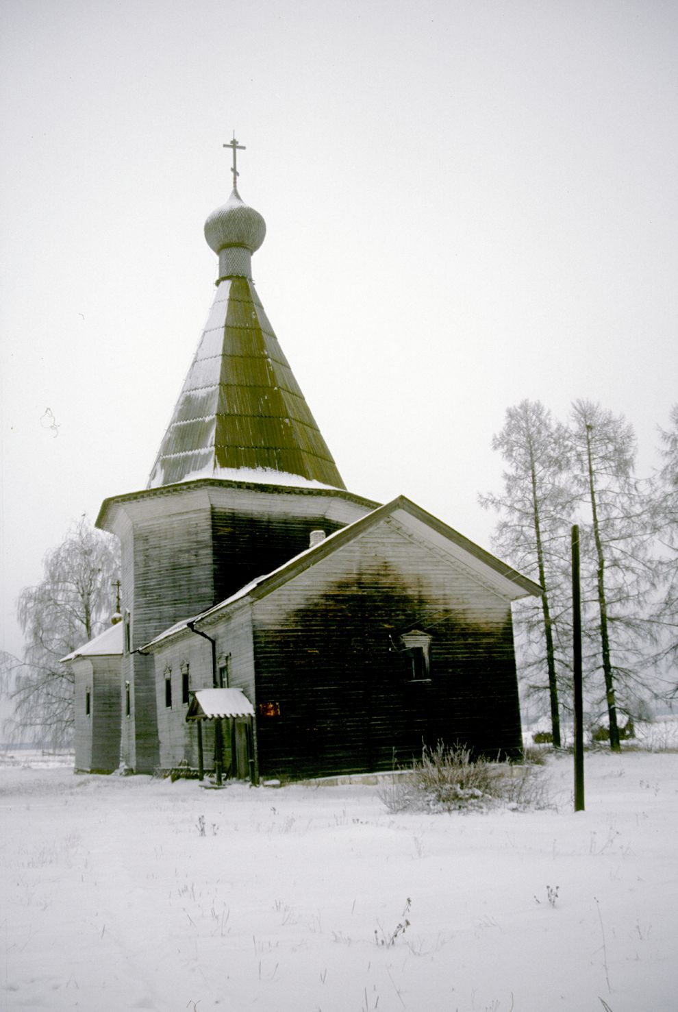 Pogost (one of 3 hamlets comprising village of Oshevensk)
Russia. Arkhangelsk Region. Kargopol District
Church of the Epiphany
Church
1999-11-27
© Photographs by William Brumfield