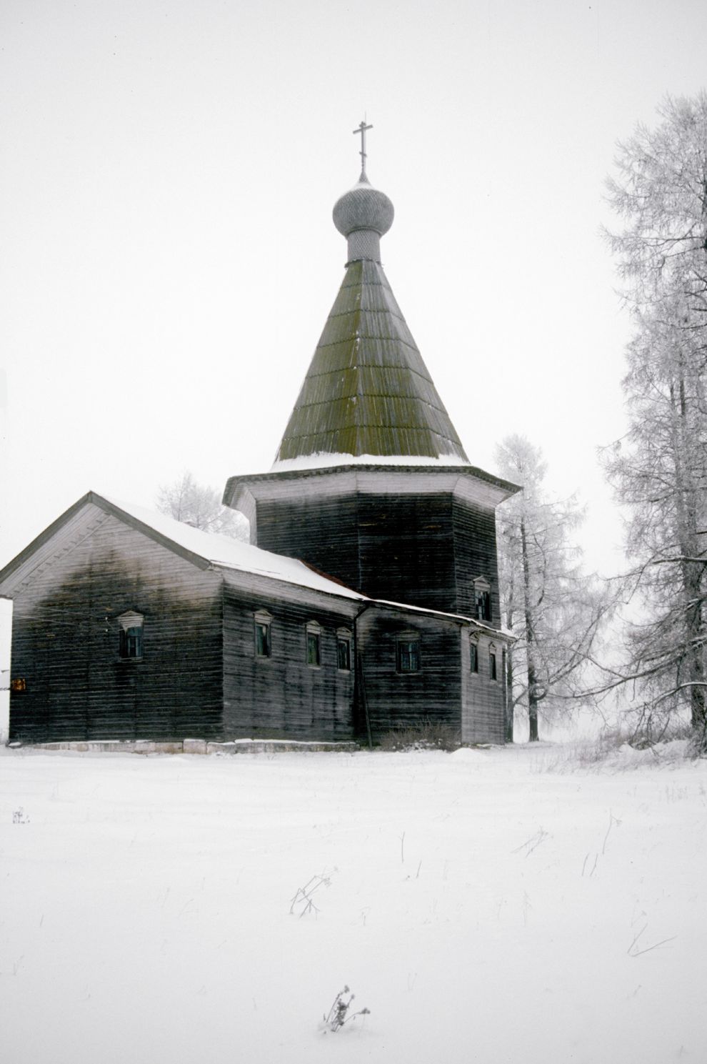 Pogost (one of 3 hamlets comprising village of Oshevensk)
Russia. Arkhangelsk Region. Kargopol District
Church of the Epiphany
Church
1999-11-27
© Photographs by William Brumfield