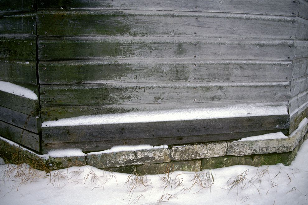 Pogost (one of 3 hamlets comprising village of Oshevensk)
Russia. Arkhangelsk Region. Kargopol District
Church of the Epiphany
Church. Foundation
1999-11-27
© Photographs by William Brumfield