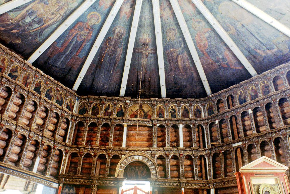 Pogost (one of 3 hamlets comprising village of Oshevensk)
Russia. Arkhangelsk Region. Kargopol District
Church of the Epiphany
Interior. Iconostasis, painted ceiling (Nebo)
1998-02-28
© Photographs by William Brumfield