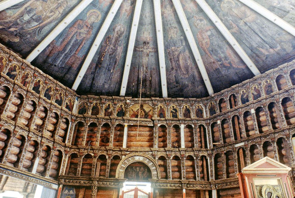 Pogost (one of 3 hamlets comprising village of Oshevensk)
Russia. Arkhangelsk Region. Kargopol District
Church of the Epiphany
Interior. Iconostasis, painted ceiling (Nebo)
1998-02-28
© Photographs by William Brumfield