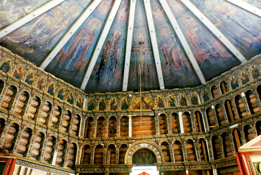 Pogost (one of 3 hamlets comprising village of Oshevensk)
Russia. Arkhangelsk Region. Kargopol District
Church of the Epiphany
Interior. Iconostasis, painted ceiling (Nebo)
1998-02-28
© Photographs by William Brumfield