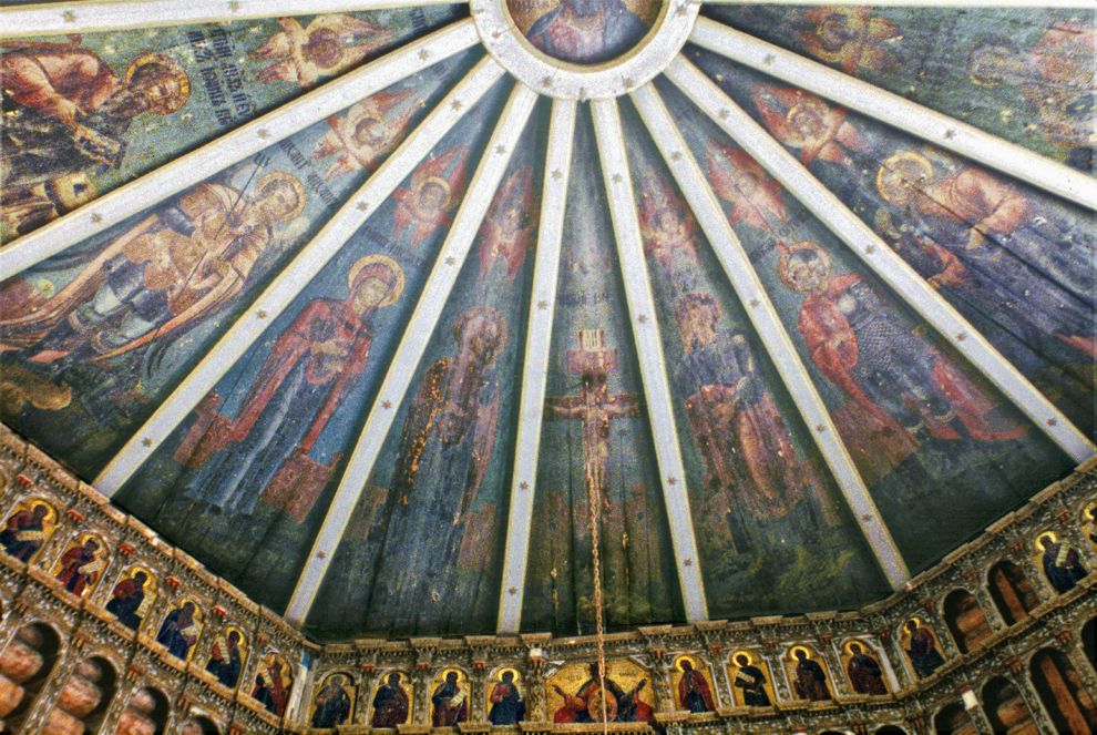 Pogost (one of 3 hamlets comprising village of Oshevensk)
Russia. Arkhangelsk Region. Kargopol District
Church of the Epiphany
Interior. Iconostasis, painted ceiling (Nebo)
1998-02-28
© Photographs by William Brumfield