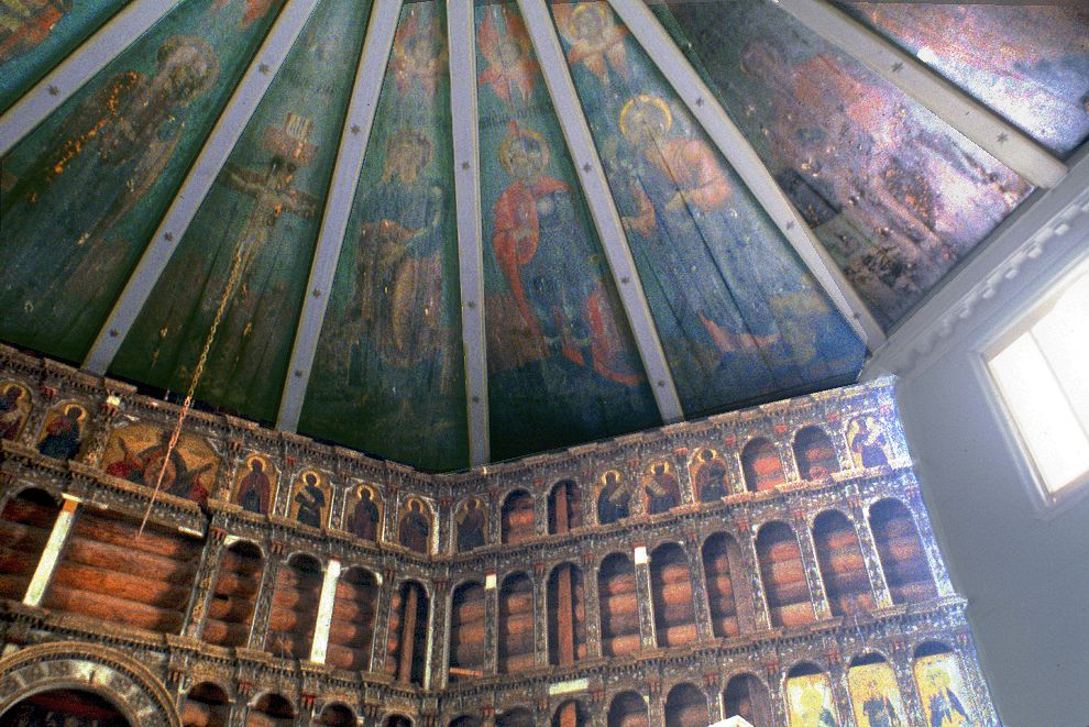 Pogost (one of 3 hamlets comprising village of Oshevensk)
Russia. Arkhangelsk Region. Kargopol District
Church of the Epiphany
Interior. Iconostasis, painted ceiling (Nebo)
1998-02-28
© Photographs by William Brumfield