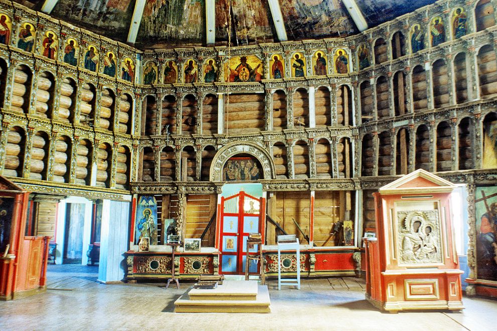 Pogost (one of 3 hamlets comprising village of Oshevensk)
Russia. Arkhangelsk Region. Kargopol District
Church of the Epiphany
Interior. Iconostasis
1998-06-18
© Photographs by William Brumfield