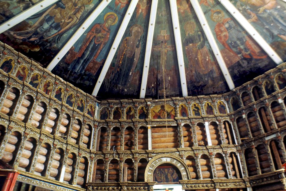 Pogost (one of 3 hamlets comprising village of Oshevensk)
Russia. Arkhangelsk Region. Kargopol District
Church of the Epiphany
Interior. Iconostasis, painted ceiling (Nebo)
1998-06-18
© Photographs by William Brumfield