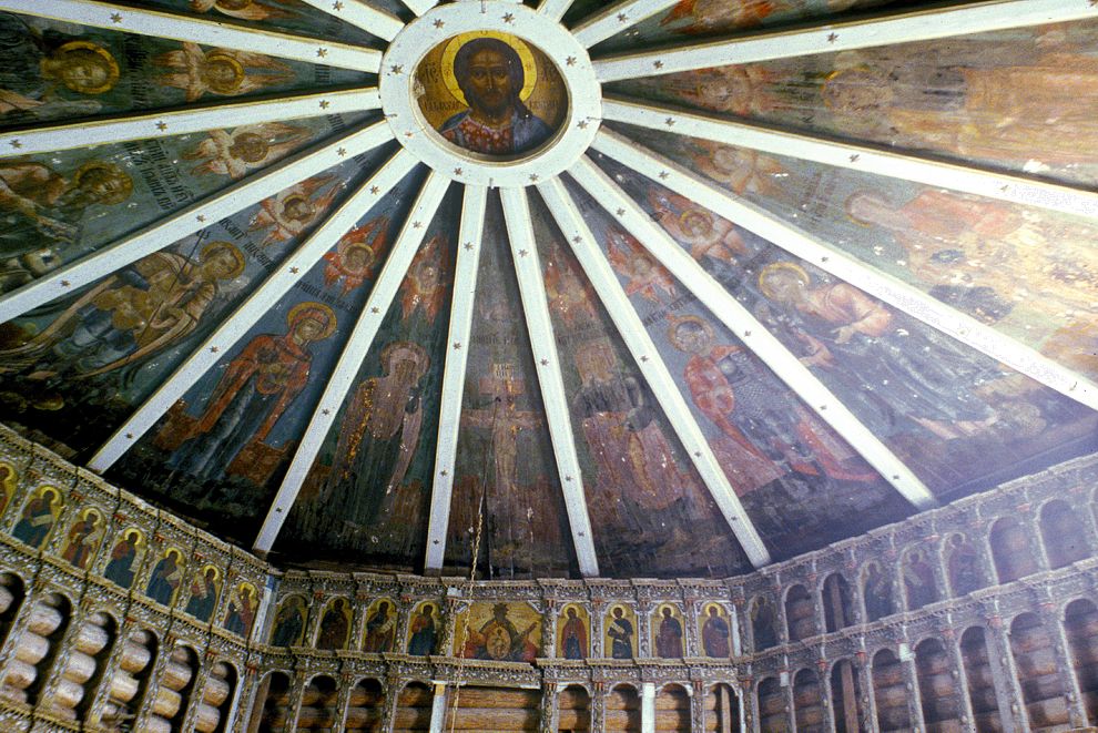 Pogost (one of 3 hamlets comprising village of Oshevensk)
Russia. Arkhangelsk Region. Kargopol District
Church of the Epiphany
Interior. Iconostasis, painted ceiling (Nebo)
1998-06-18
© Photographs by William Brumfield