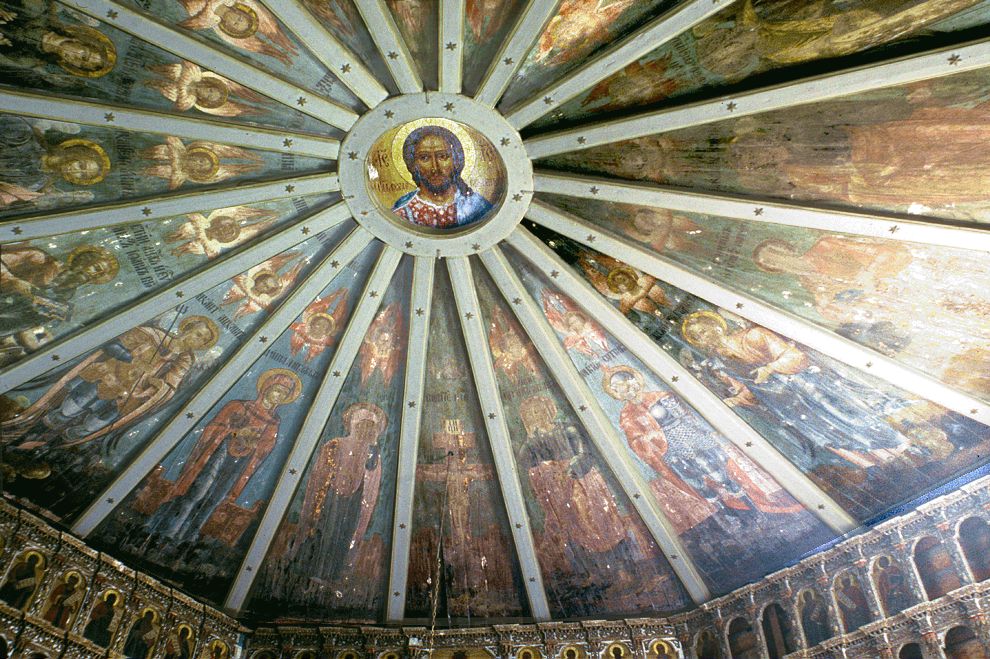 Pogost (one of 3 hamlets comprising village of Oshevensk)
Russia. Arkhangelsk Region. Kargopol District
Church of the Epiphany
Interior. Iconostasis, painted ceiling (Nebo)
1998-06-18
© Photographs by William Brumfield