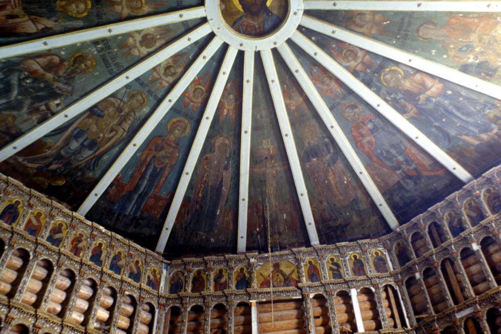 Pogost (one of 3 hamlets comprising village of Oshevensk)
Russia. Arkhangelsk Region. Kargopol District
Church of the Epiphany
Interior. Iconostasis, painted ceiling (Nebo)
1998-06-18
© Photographs by William Brumfield