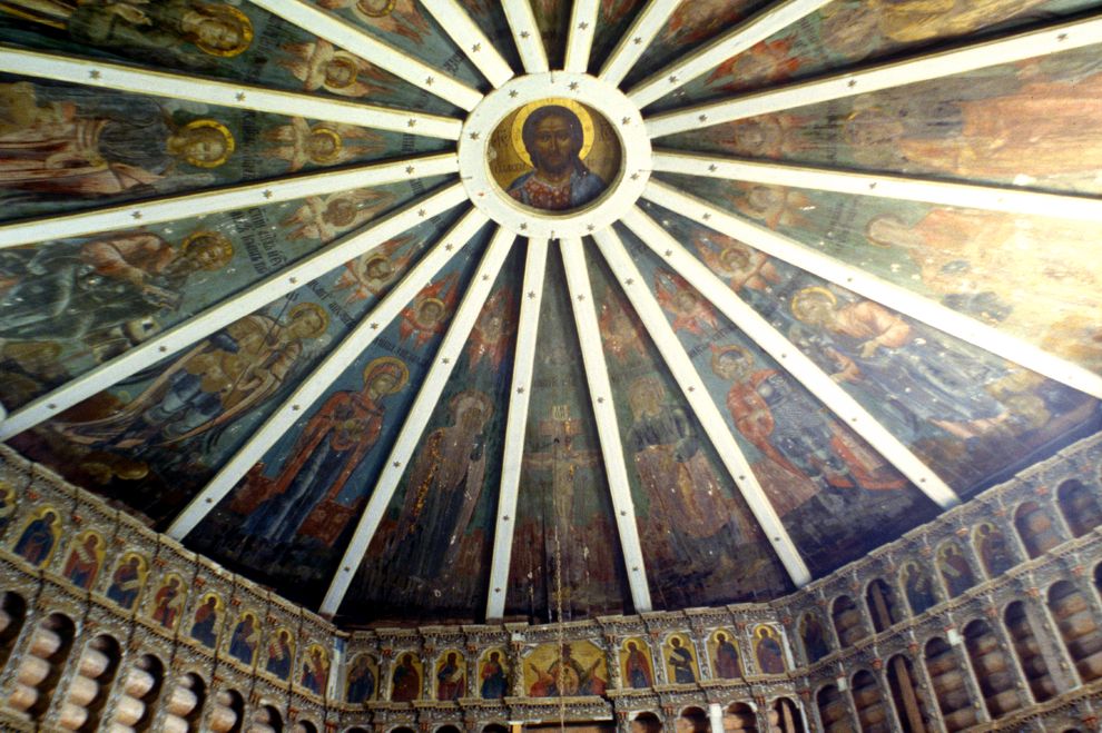 Pogost (one of 3 hamlets comprising village of Oshevensk)
Russia. Arkhangelsk Region. Kargopol District
Church of the Epiphany
Interior. Iconostasis, painted ceiling (Nebo)
1998-06-18
© Photographs by William Brumfield