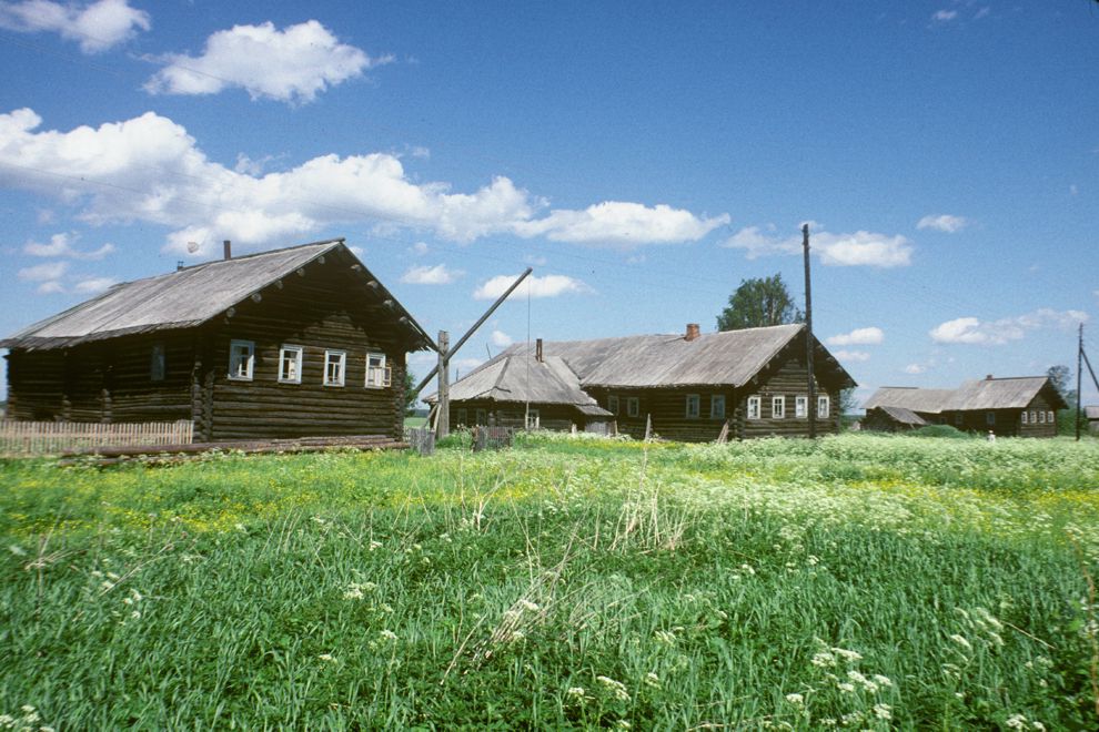 Bolshoi Khalui
Russia. Arkhangelsk Region. Kargopol District
Log house
1998-06-18
© Photographs by William Brumfield