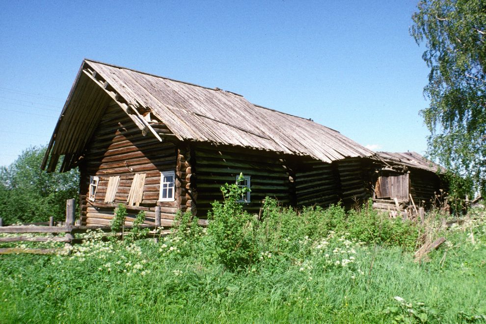 Gar`
Russia. Arkhangelsk Region. Kargopol District
Log house with bathhouse
1998-06-18
© Photographs by William Brumfield