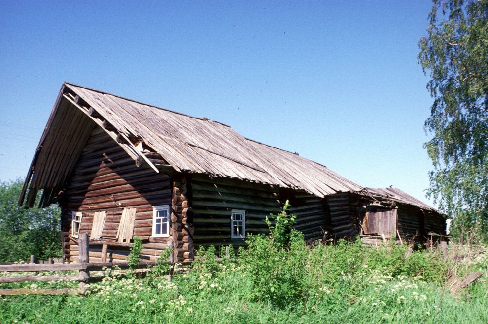 Gar`
Russia. Arkhangelsk Region. Kargopol District
Log house with bathhouse
1998-06-18
© Photographs by William Brumfield