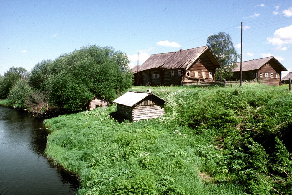 Gar`
Russia. Arkhangelsk Region. Kargopol District
Log house
1998-06-18
© Photographs by William Brumfield