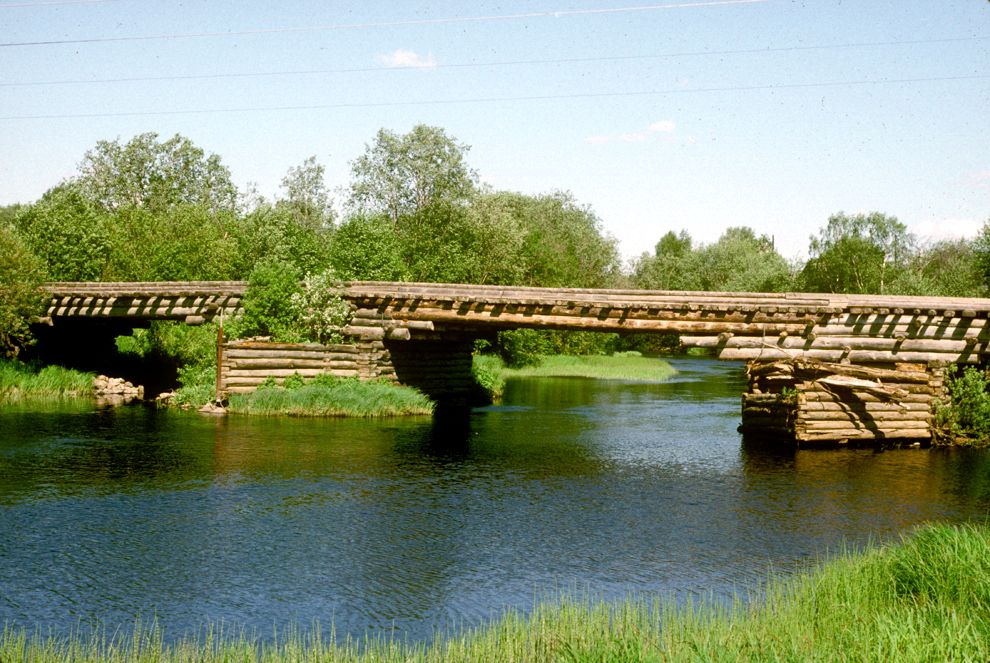 Gar`
Russia. Arkhangelsk Region. Kargopol District
Log bridge over Churiuga river
1998-06-18
© Photographs by William Brumfield